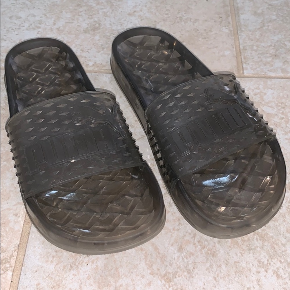 Rihanna Fenty Gelly Slides.